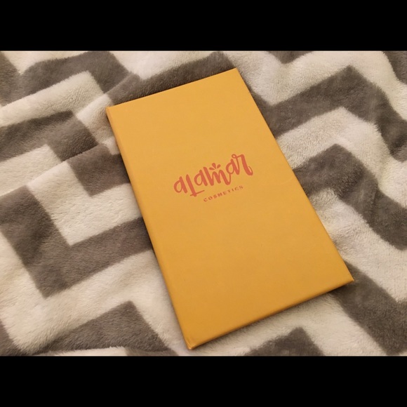 ALAMAR Reina Del Caribe Eyeshadow Palette 🌺 - Picture 3 of 7